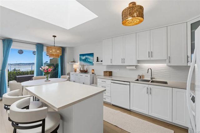 3 of 52 - 330 Dogwood St 228, Parksville, BC