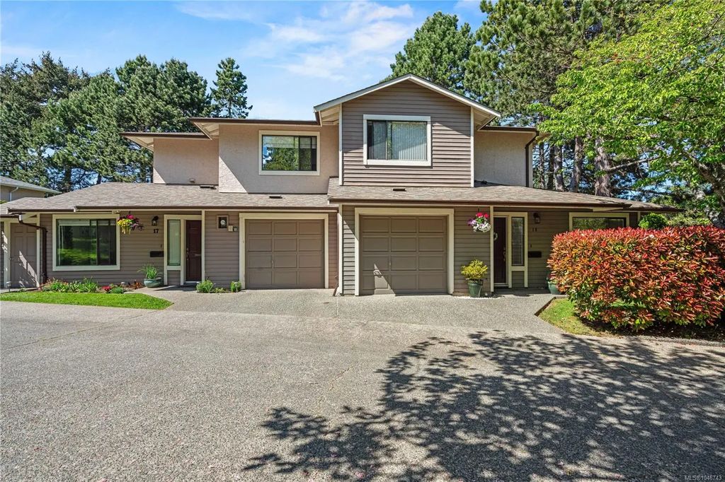 1309 Mckenzie Ave 18, Saanich