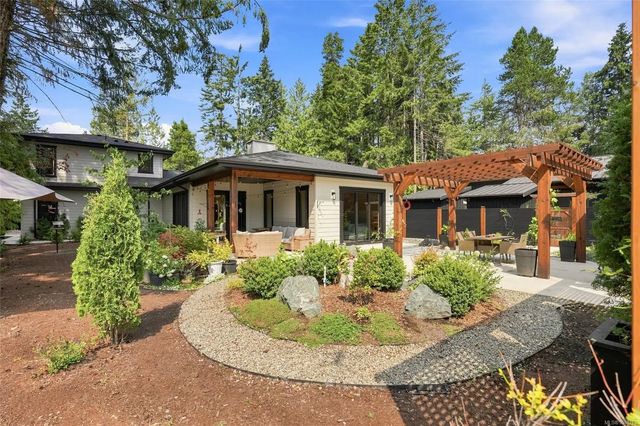 4 of 55 - 935 Meadowlark Pl, Qualicum Beach, BC