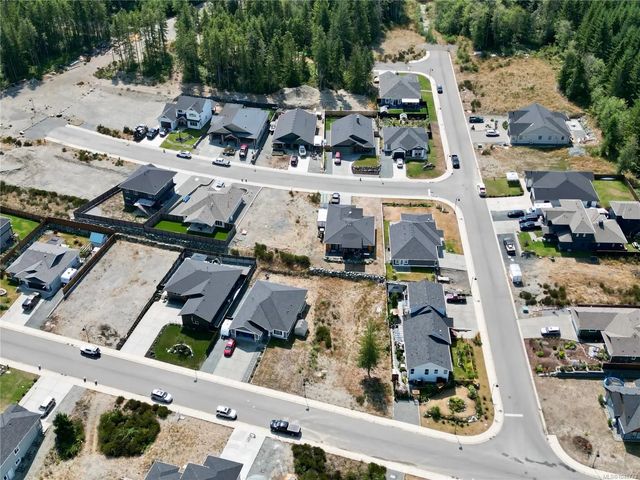4 of 11 - 144 Edgewood Dr, Lake Cowichan, BC