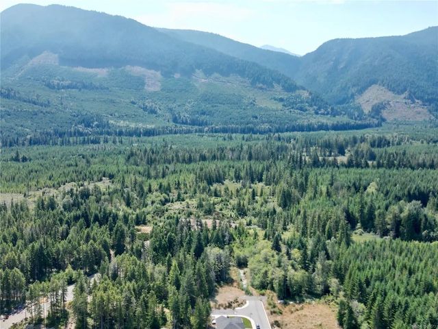 5 of 11 - 144 Edgewood Dr, Lake Cowichan, BC