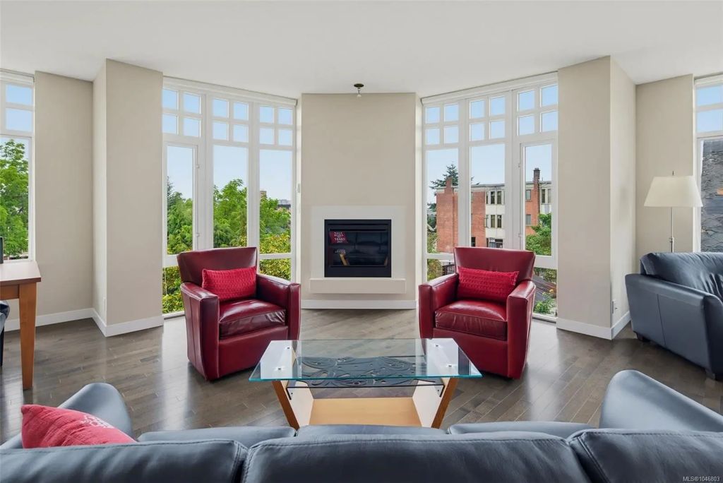 999 Burdett Ave 402, Victoria