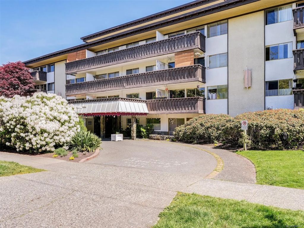 964 Heywood Ave 401, Victoria