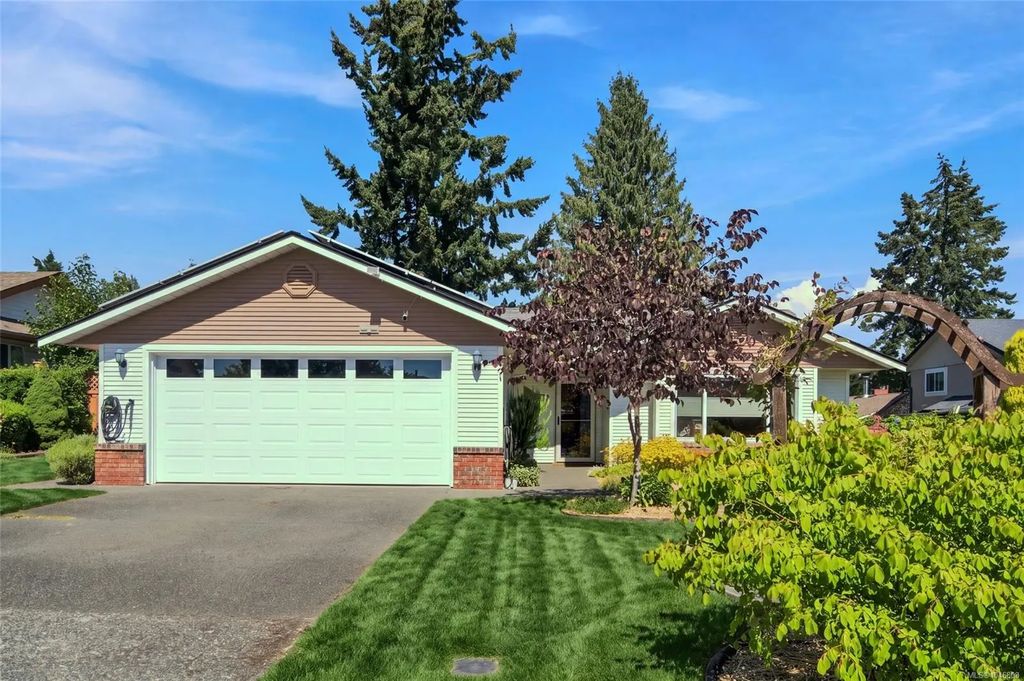 701 Ermineskin Ave, Parksville
