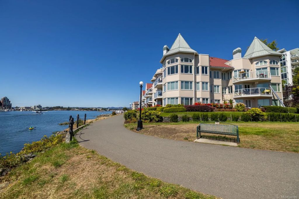 55 Songhees Rd 209, Victoria