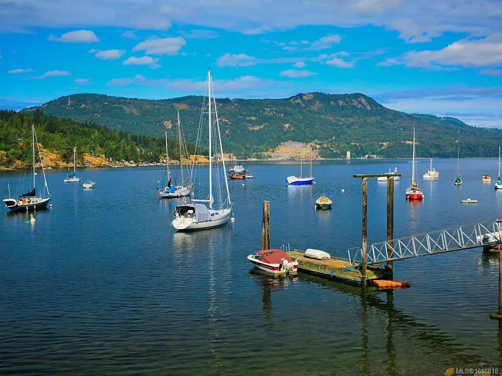 7090 Brentwood Dr, Central Saanich