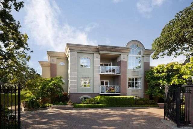 2 of 46 - 2277 Oak Bay Ave 203, Oak Bay, BC