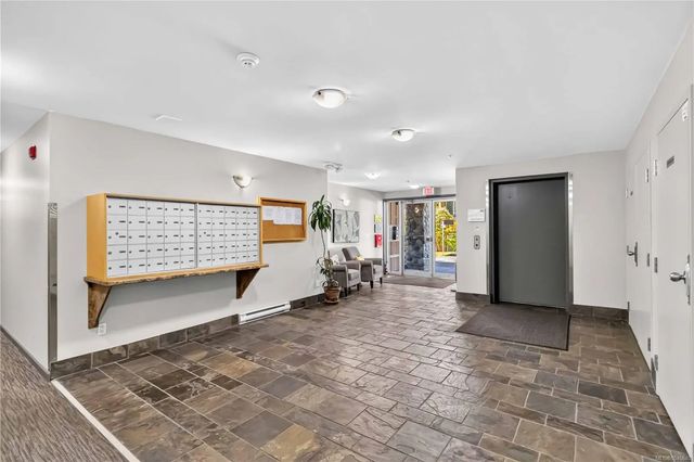 4 of 30 - 1959 Polo Park Crt 208, Central Saanich, BC
