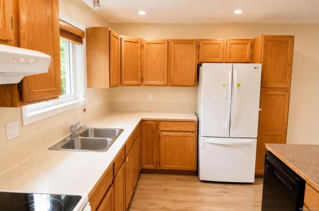 4 of 23 - 1670 Piercy Ave F, Courtenay, BC