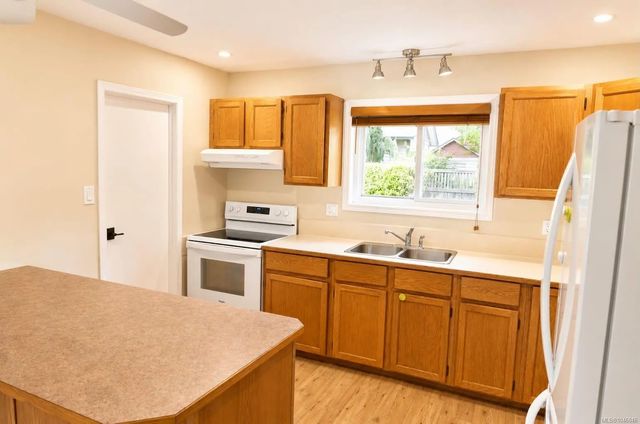 5 of 23 - 1670 Piercy Ave F, Courtenay, BC