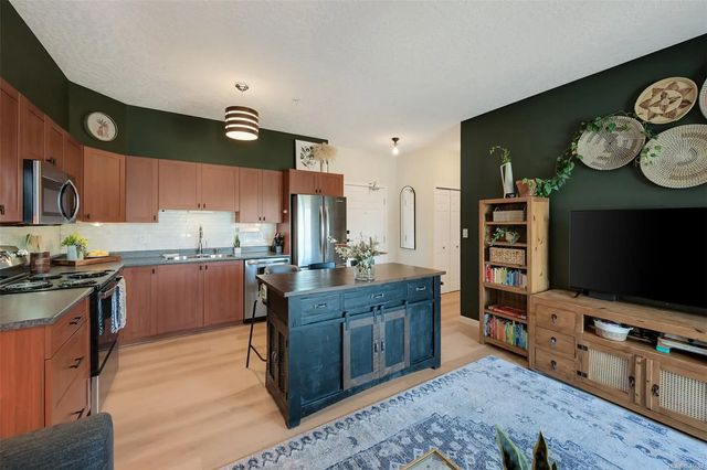 3 of 37 - 383 Wale Rd 303, Colwood, BC