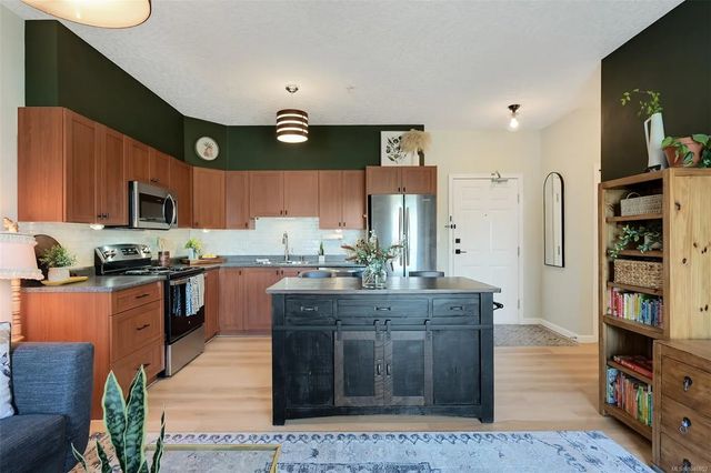 4 of 37 - 383 Wale Rd 303, Colwood, BC
