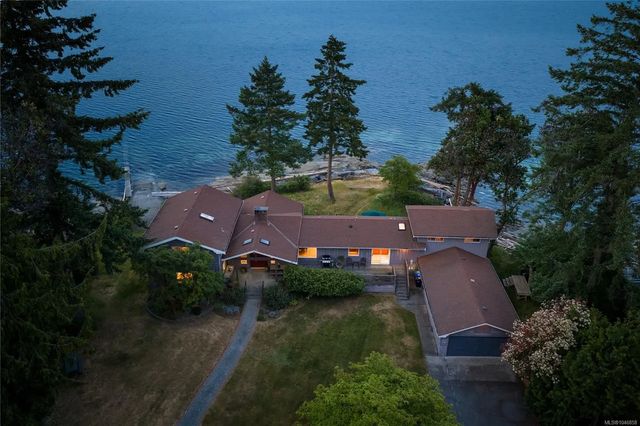 2 of 61 - 2858 Twin Oaks Dr, Ladysmith, BC