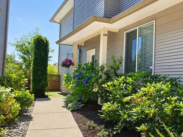 2 of 23 - 2153 Ridgemont Pl 104, Nanaimo, BC
