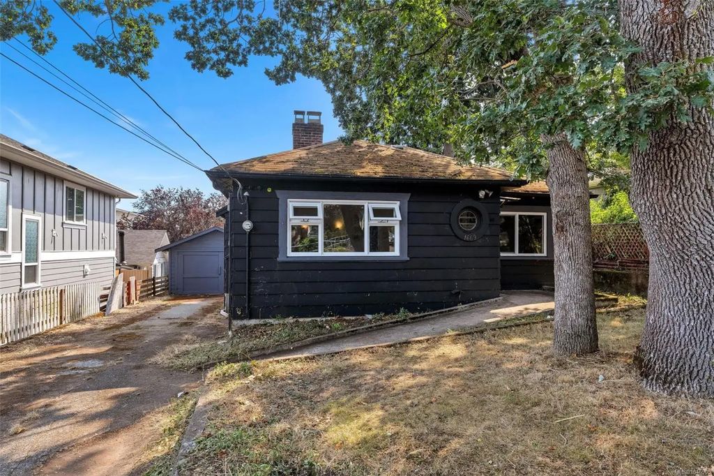 1669 Kisber Ave, Saanich