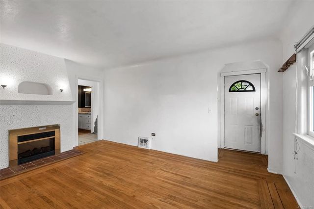 3 of 20 - 1669 Kisber Ave, Saanich, BC