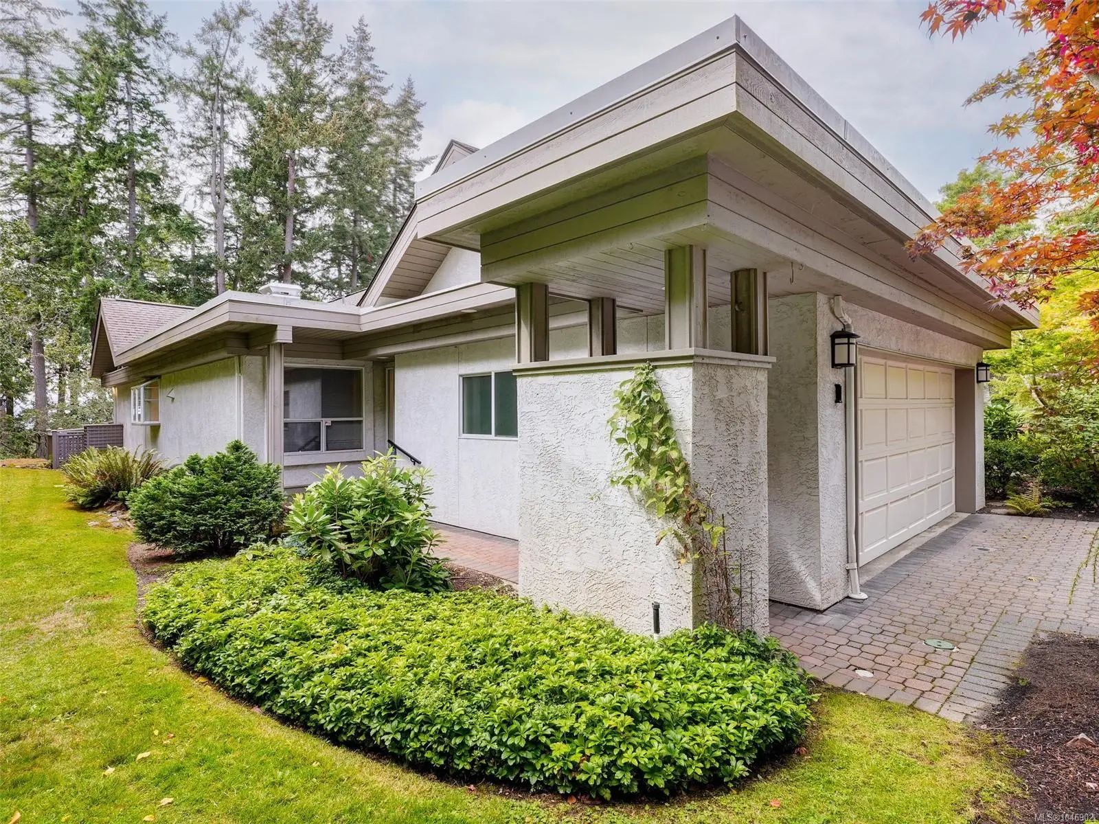 1046902, Residential, 928 Bearwood Lane 1, Saanich, BC, , , V8P 5A5
