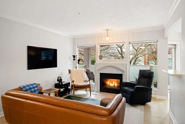 3 of 27 - 405 Quebec St 215, Victoria, BC