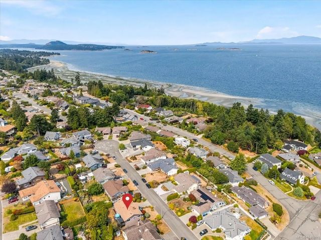 2 of 51 - 813 Athena Pl, Nanaimo, BC
