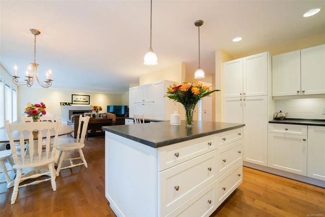 4 of 40 - 1950 Grimes Pl, Nanaimo, BC