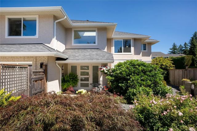 4 of 66 - 4596 Bonnieview Pl, Saanich, BC