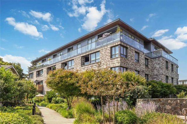 2 of 72 - 1018 Pentrelew Pl 303, Victoria, BC
