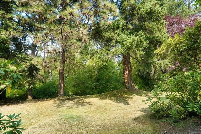 5 of 30 - 610 Mckenzie Ave 27, Saanich, BC