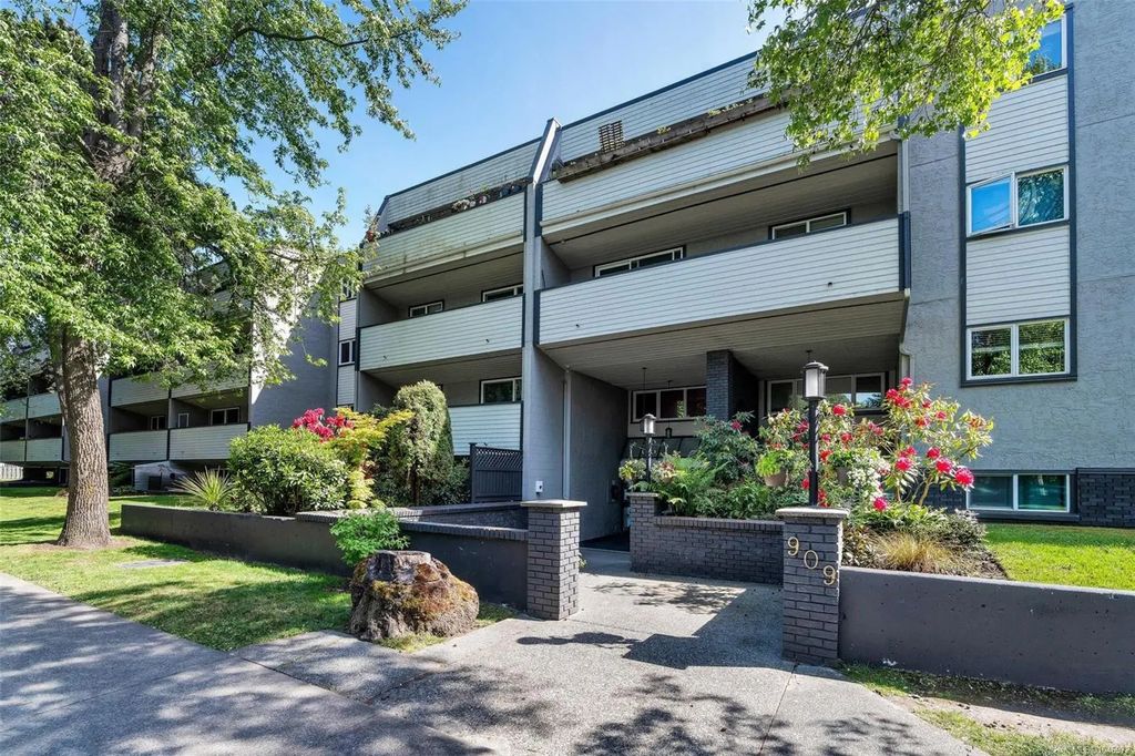 909 Pembroke St 417, Victoria