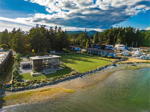 2 of 13 - 6107 Seabroom Rd, Sooke, BC