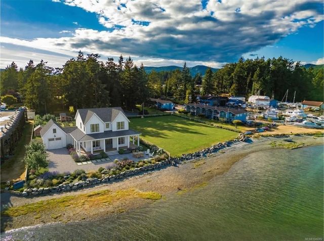 3 of 13 - 6107 Seabroom Rd, Sooke, BC
