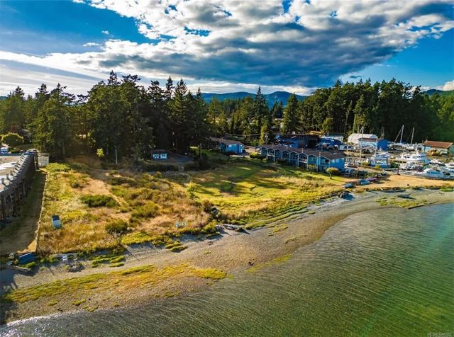 4 of 13 - 6107 Seabroom Rd, Sooke, BC