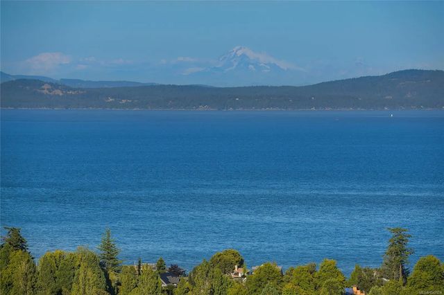 2 of 79 - 5388 Hill Rise Terr 506, Saanich, BC