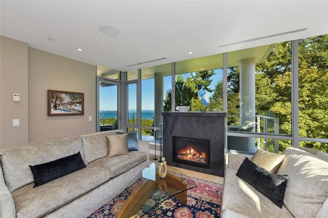 3 of 79 - 5388 Hill Rise Terr 506, Saanich, BC