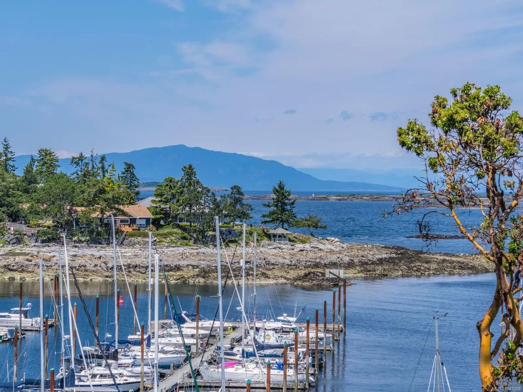 3555 Outrigger Rd 404, Nanoose Bay
