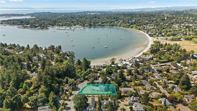2 of 21 - 3934 Telegraph Bay Rd, Saanich, BC