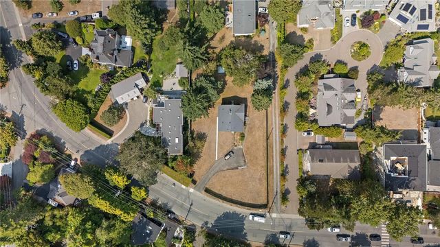 3 of 21 - 3934 Telegraph Bay Rd, Saanich, BC