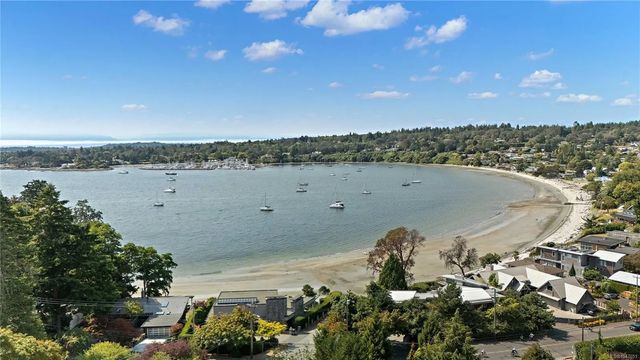 4 of 21 - 3934 Telegraph Bay Rd, Saanich, BC