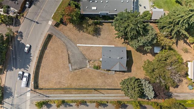 5 of 21 - 3934 Telegraph Bay Rd, Saanich, BC
