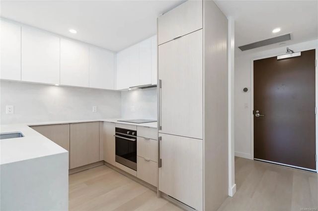2 of 29 - 1100 Yates St 303, Victoria, BC