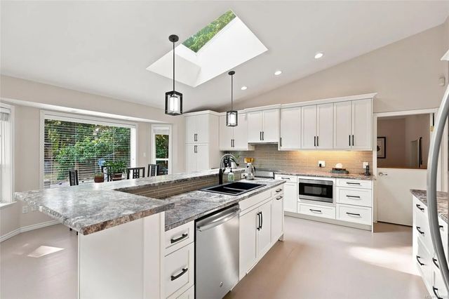 5 of 66 - 2319 Island Hwy E, Nanoose Bay, BC