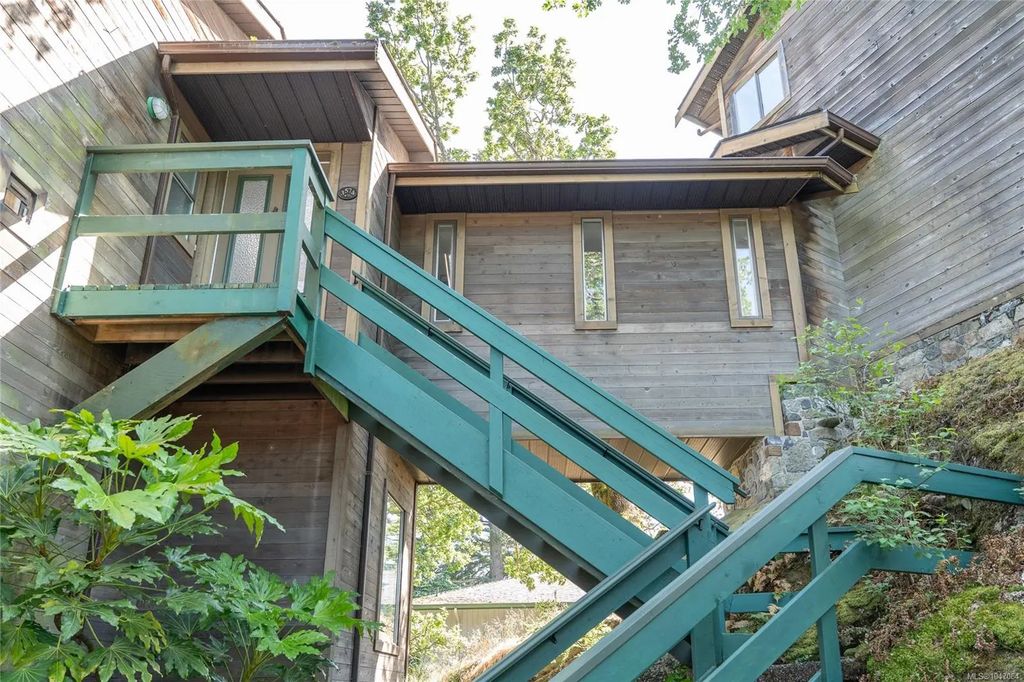 3574 Mcinnis Rise, Saanich
