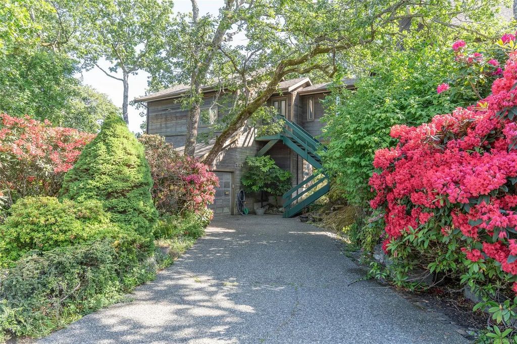 3574 Mcinnis Rise, Saanich
