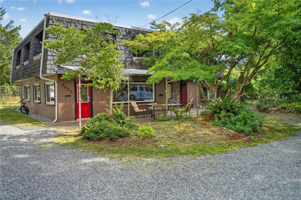 5633 Strick Rd, Port Alberni