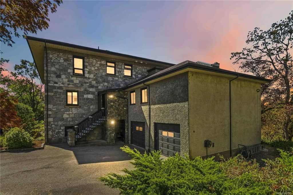 3960 Cedar Hill Rd B, Saanich
