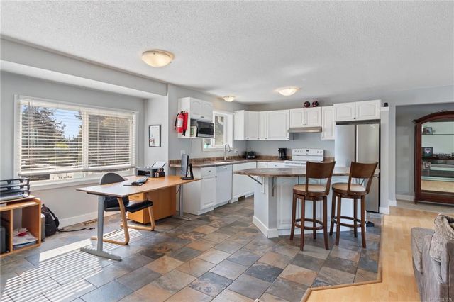 3 of 51 - 3400 Departure Bay Rd, Nanaimo, BC