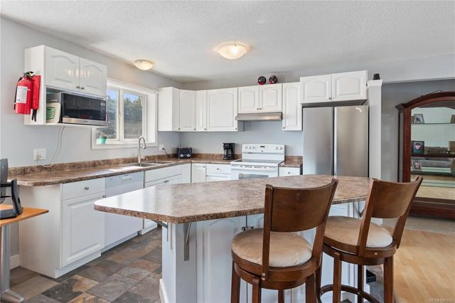 4 of 51 - 3400 Departure Bay Rd, Nanaimo, BC