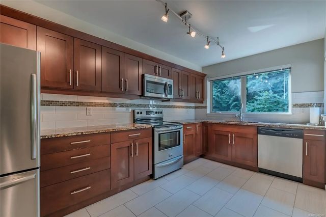 3 of 49 - 5670 Edgewater Lane 404, Nanaimo, BC
