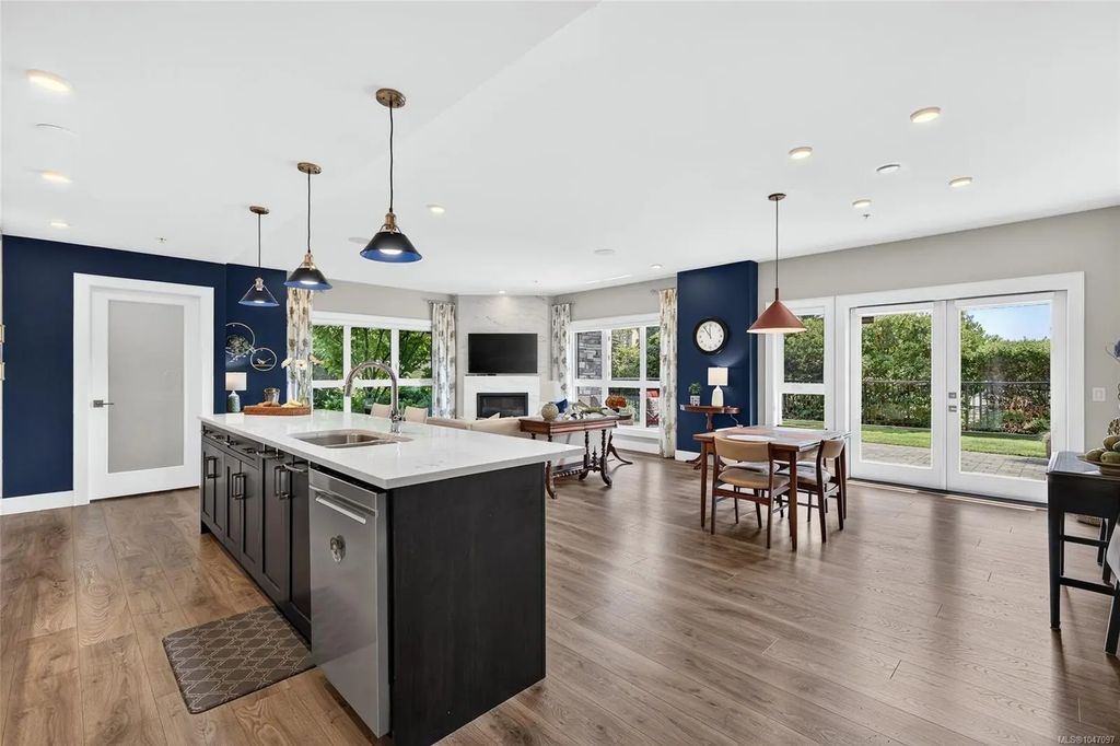 747 Travino Lane 101, Saanich
