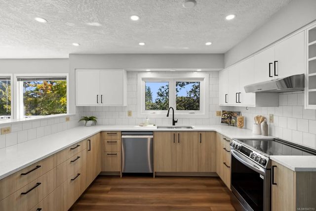 4 of 70 - 3944 Circle Dr, Metchosin, BC
