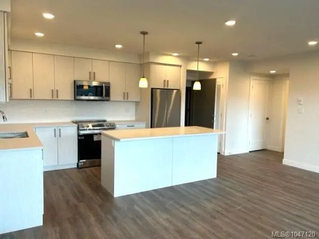 2 of 23 - 147 Haliburton St 502, Nanaimo, BC
